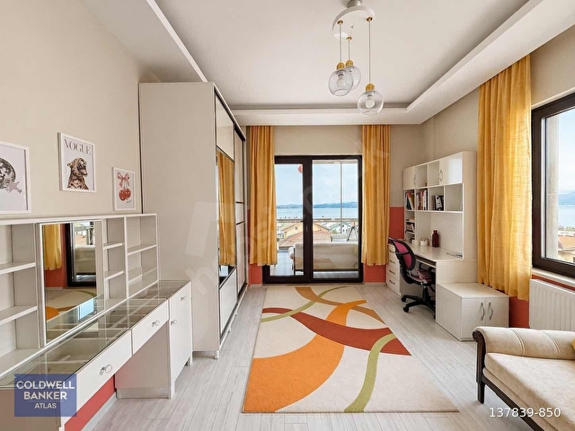 KOCAELİ KARAMÜRSEL DENİZ MANZARALI BAHÇELİ SATILIK DUBLEKS DAİRE - Görsel 8