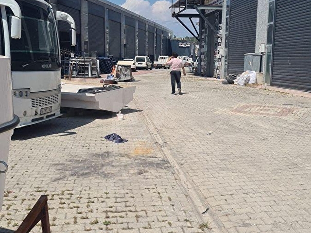 Çiftlikköy sanayide 100 m2 vinçli kiralık dükkan