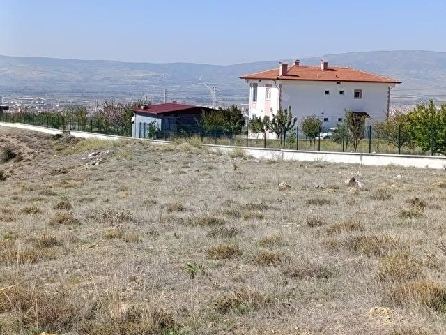 ÇORUM MERKEZ BAHÇELİEVLERDE SEYİRLİK KONUMDA VİLLA ARSASI - Görsel 4