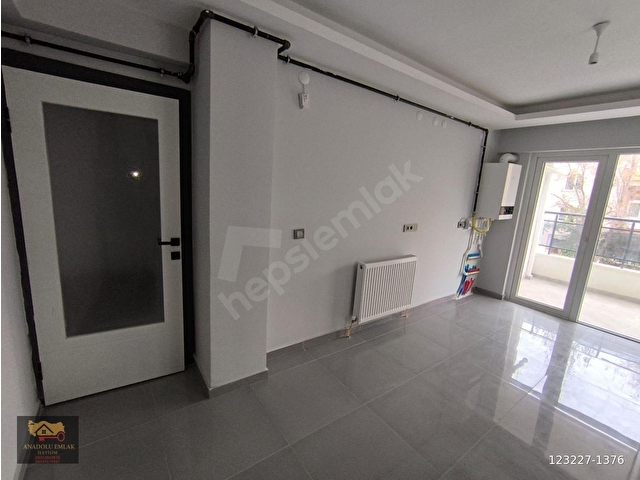 ANADOLU EMLAKTAN  CAĞDAŞ SOK .SALON BAĞIMSIZ ,KATTA  3+1   ÖN CEPHELİ ,ASANSÖRLÜ FERAH.GENİŞ DAİRE - Görsel 5