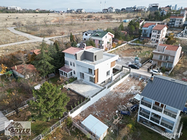 SOYLUDAN İNCEK BULVARI YAKINI 8+2+5 BANYOLU KAPALI OTOPARKLI YERDEN ISITMALI ASANSÖRLÜ SIFIR VİLLA - Görsel 15