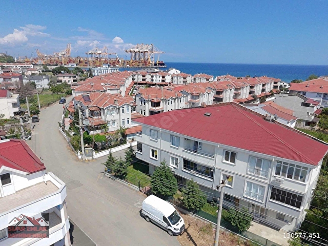 KUMBAĞ DA GÜNDAL MEVKİNDE DENİZE 100 METRE MESAFEDE 2+1 DAİRE
