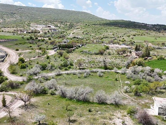 SERTOĞLU EMLAKTAN UÇHİSARDA SATILIK 2.600 m2 HOBİ BAHÇESİ - Görsel 10