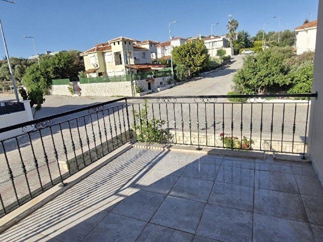 Alaçatı  Köyiçine 5dk Yürüme Nezih Konumda Bahçeli 4+1 Kiralık Villa - Görsel 3