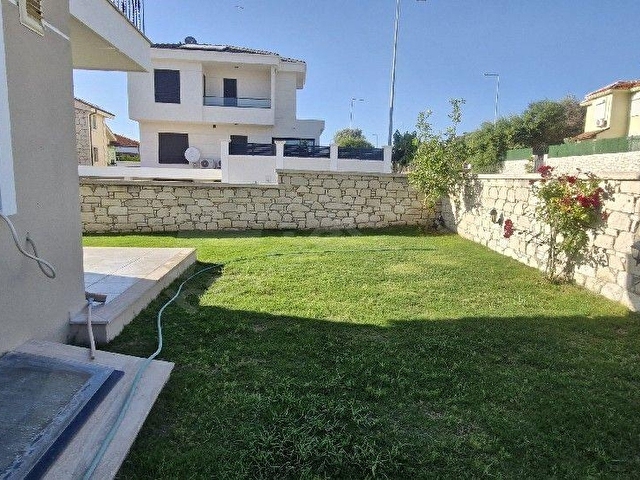 Alaçatı  Köyiçine 5dk Yürüme Nezih Konumda Bahçeli 4+1 Kiralık Villa - Görsel 21