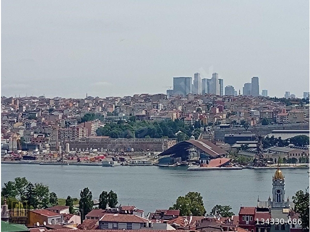 Balatta Deniz Manzaralı 3 Katlı 4 Odalı 2 Banyo 2 Mutfaklı Kiralık Müstakil Ev