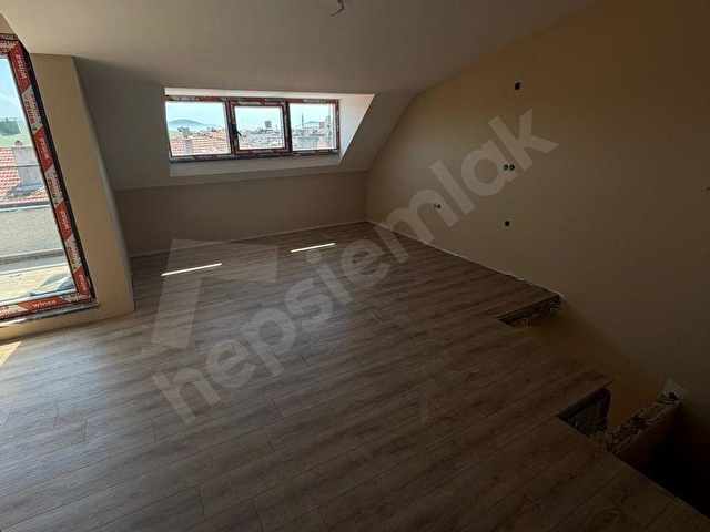 TEK YETKİLİ BAĞDATTAN KÜÇÜKYALIDA METROYA YAKIN TERASLI DAİRE - Görsel 3