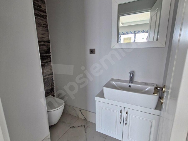 50. Yıl Sitesinde Havuzlu, Doğalgazlı, 5+1 Kiralık Lüks Daire - Görsel 25