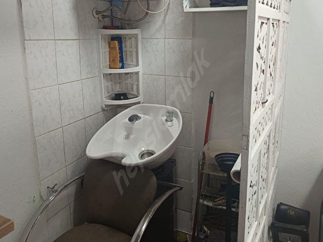 Alsancakta Devren Kiralık Bayan Kuaförü - Görsel 15