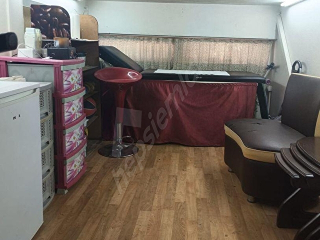 Alsancakta Devren Kiralık Bayan Kuaförü - Görsel 22