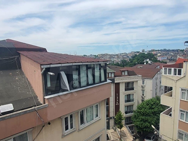 ŞİŞLİ FERİKÖYDE 5. KAT KOMBİLİ YENİ BOYALI 3 ODA 1 SALON OTURUMA HAZIR KİRALIK DAİRE - Görsel 2
