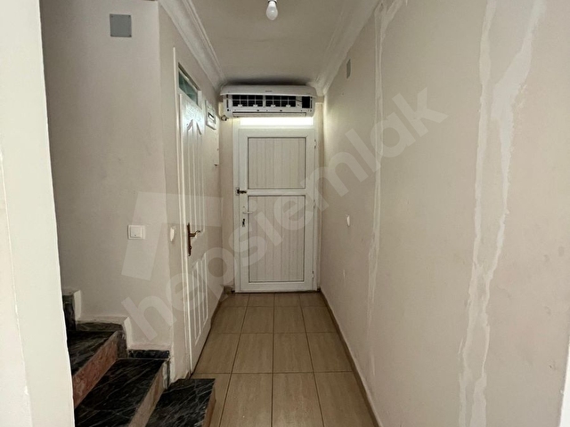 Mavi deniz sitesinde yıllık kiralık denize sıfır villa - Görsel 13