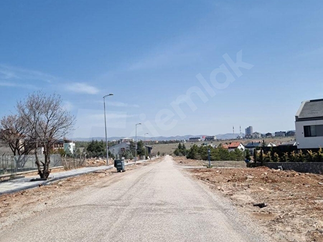 AHLATLIBEL İNCEK ÖYSEKENTTE 330M2 ARSA - Görsel 3