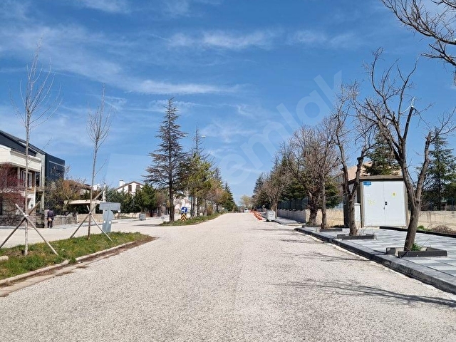 AHLATLIBEL İNCEK ÖYSEKENTTE 330M2 ARSA - Görsel 2
