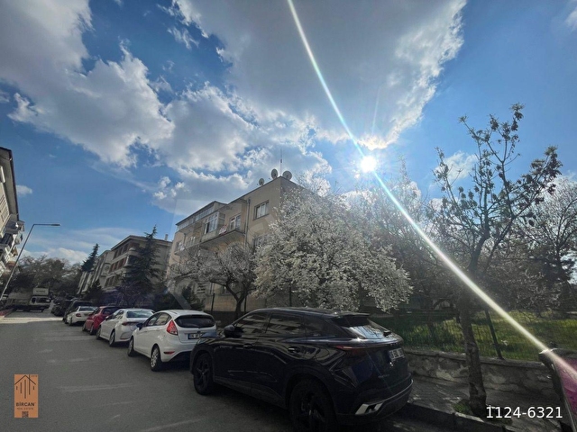 BAHÇELİEVLER 30.SOKAKTA BİRCANDAN 2+L 95m² AÇIK TERASLI MERKEZİ SİSTEMLİ AÇIK OTOPARKLI DAİRE - Görsel 3