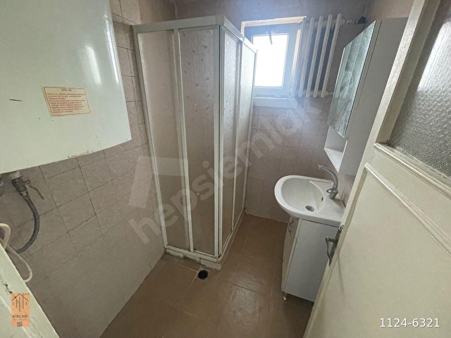 BAHÇELİEVLER 30.SOKAKTA BİRCANDAN 2+L 95m² AÇIK TERASLI MERKEZİ SİSTEMLİ AÇIK OTOPARKLI DAİRE - Görsel 17