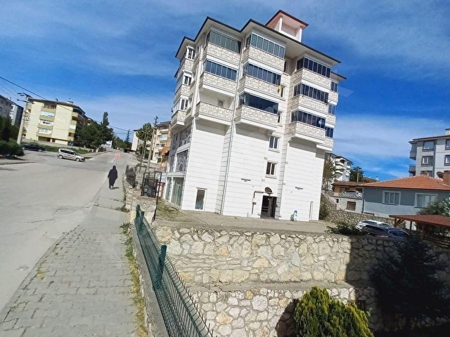 ÖZMEN EMLAKTAN SAFRANBOLU EMEKTE 3+1 LÜX DAİRE - Görsel 3