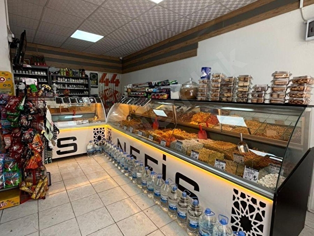 ÖZAKIN GAYRİMENKULDEN ANA CADDE ÜZERİ DEVREN SATILIK KURUYEMİŞ DÜKKANI - Görsel 6