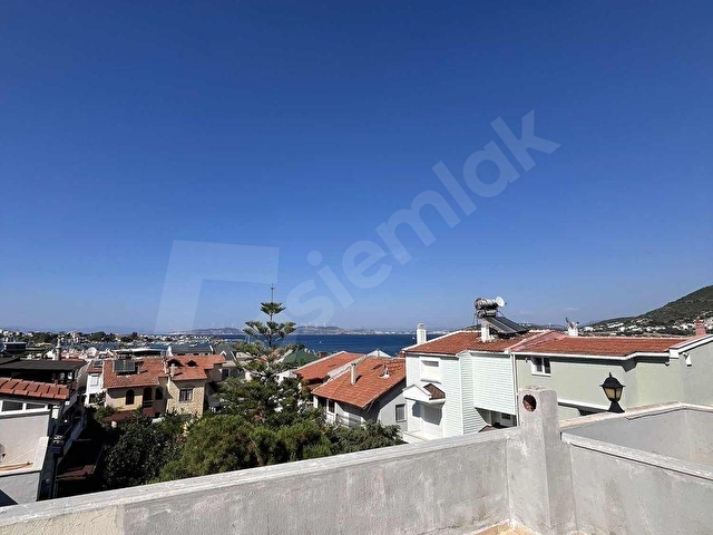 Denize Yürüme Mesafesinde Tadilatlı Tripleks Villa - Görsel 16