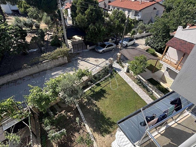 Denize Yürüme Mesafesinde Tadilatlı Tripleks Villa - Görsel 15
