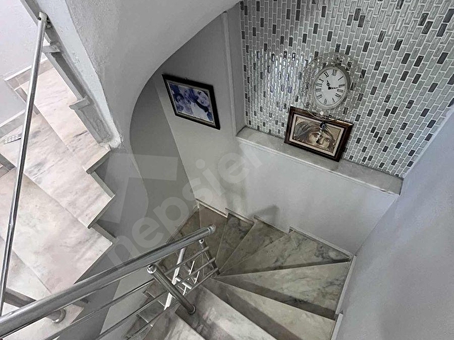 Denize Yürüme Mesafesinde Tadilatlı Tripleks Villa - Görsel 2
