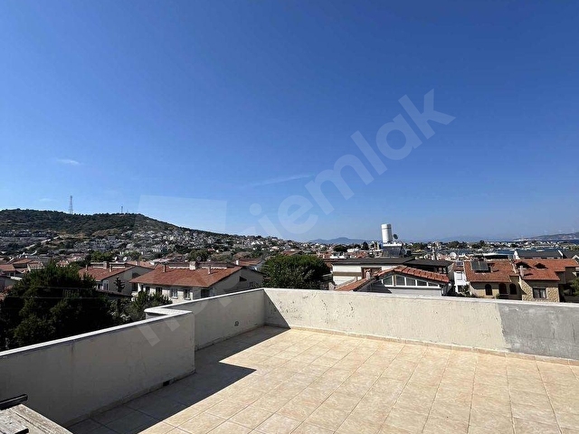 Denize Yürüme Mesafesinde Tadilatlı Tripleks Villa - Görsel 17