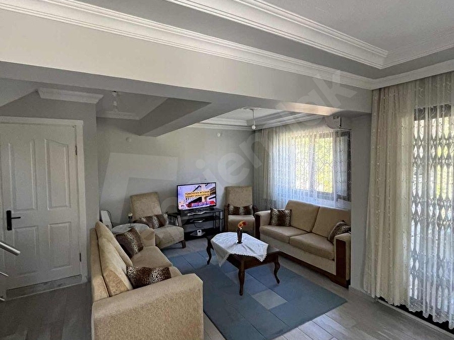 Denize Yürüme Mesafesinde Tadilatlı Tripleks Villa - Görsel 11