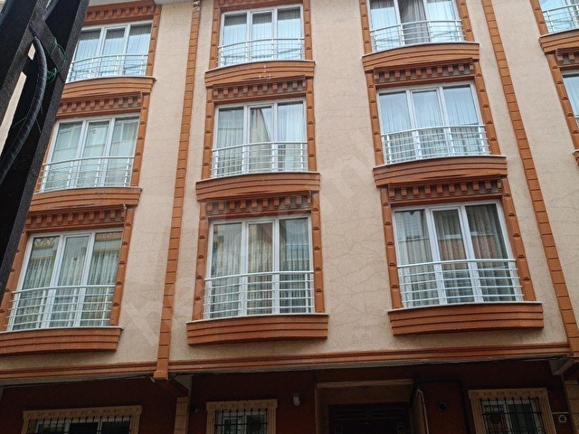 İst Bağcılar 15 Temmuz Mahde satılık y.giriş 2+1+85 m2 15 yaşınd
