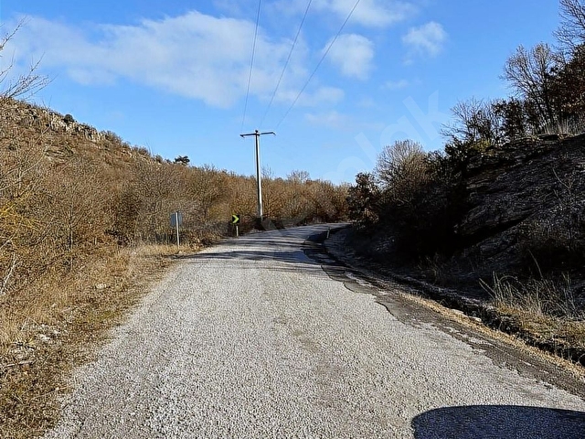 BALIKESİR DURSUNBEY DE ASFALT YOLA CEPHELİ 4294 M2 TARLA