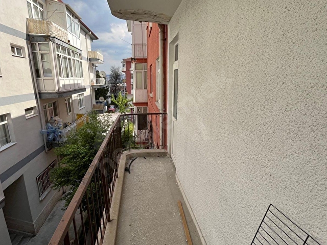 AŞAĞI EĞLENCENİN MERKEZİNDE ARA KAT 2 BALKONLU 3+1 DAİRE - Görsel 15