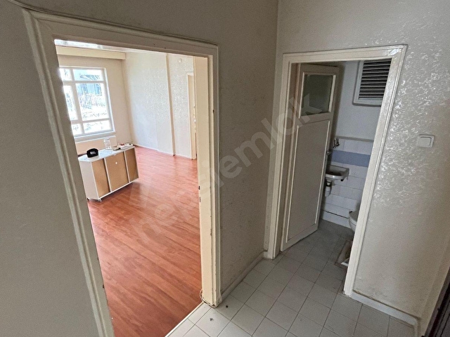 AŞAĞI EĞLENCENİN MERKEZİNDE ARA KAT 2 BALKONLU 3+1 DAİRE - Görsel 23