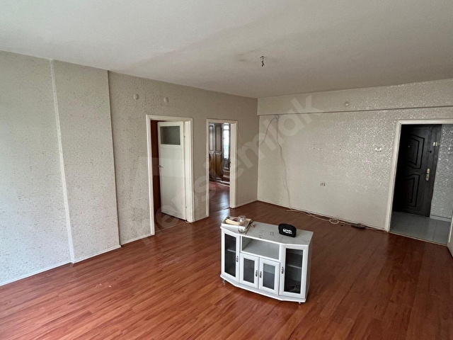 AŞAĞI EĞLENCENİN MERKEZİNDE ARA KAT 2 BALKONLU 3+1 DAİRE - Görsel 3