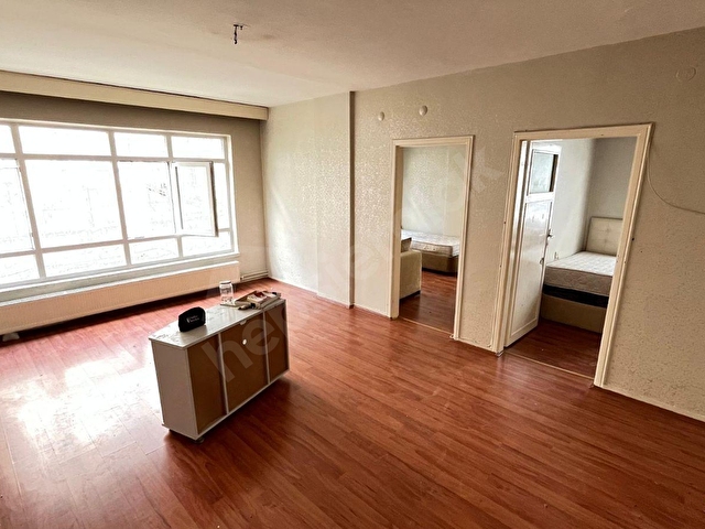 AŞAĞI EĞLENCENİN MERKEZİNDE ARA KAT 2 BALKONLU 3+1 DAİRE