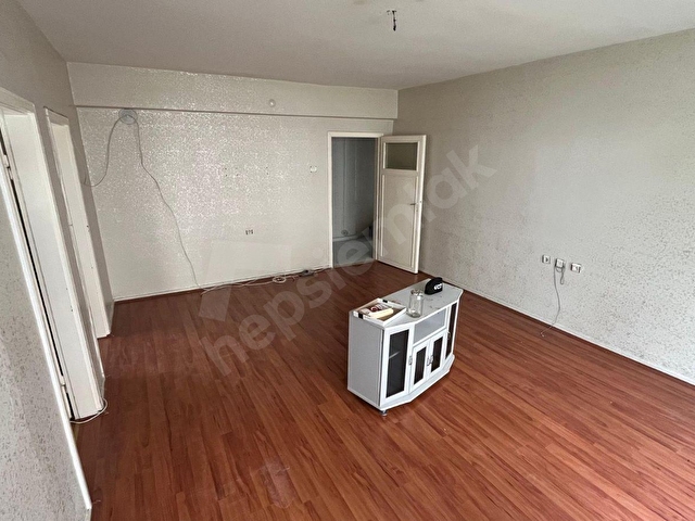 AŞAĞI EĞLENCENİN MERKEZİNDE ARA KAT 2 BALKONLU 3+1 DAİRE - Görsel 4