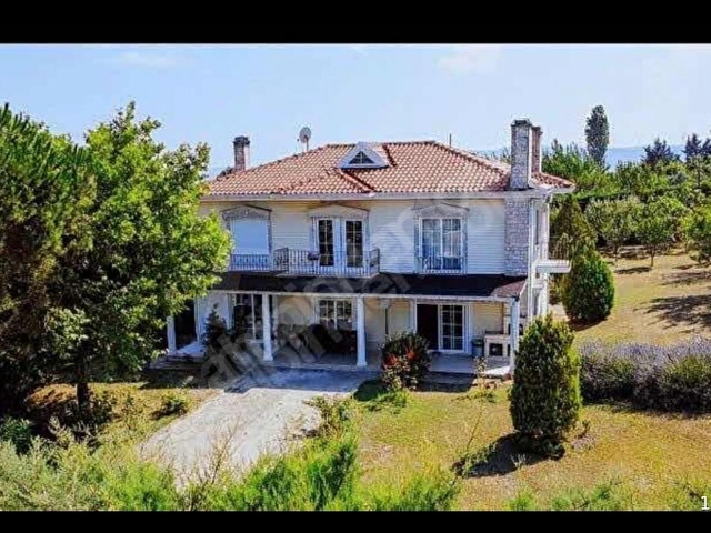 Çatalca İzzettinde 2500m2 Arsa İçinde Havuzlu Mustakil Villa