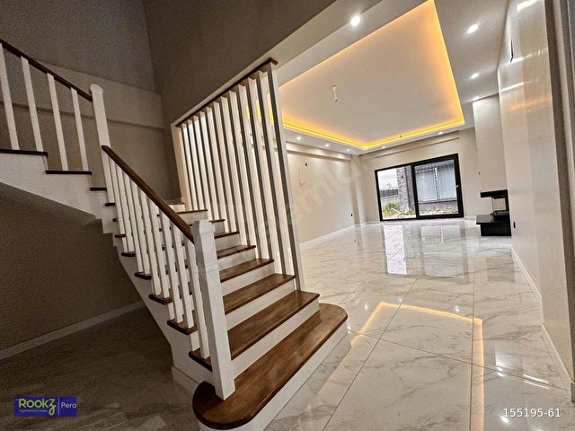 Serdivanda Güvenlikli Site İçi 4+1 Tam Müstakil Lüks Villa - Görsel 2