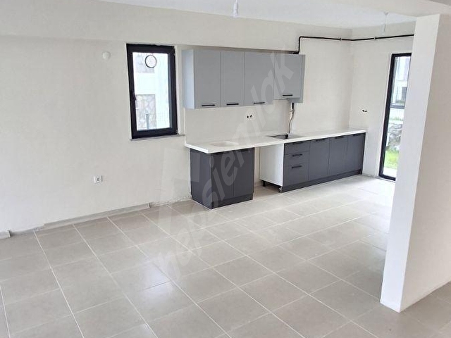 Keremköy Eski adalılar sitesinde doğalgazlı 3+1 müstakil Villa - Görsel 3