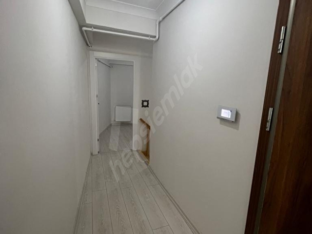 İcadiye Mah.3 Yıllık Binada Asansörlü 2+1 75 m² Bahçe Dubleksi - Görsel 8