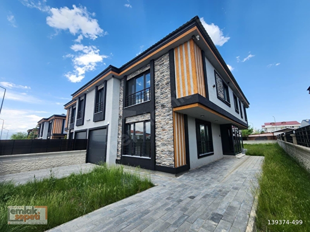 ERZURUM EMLAK SEPETİNDEN DADAŞKENTTE KİRALIK LÜKS 5+1 VİLLA