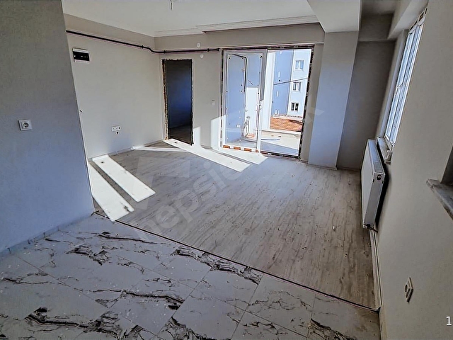 TOPAĞAÇTA DENİZ MANZARALI LÜKS 1+1- GENİŞ BALKONLU KÖŞE DAİRE - Görsel 21