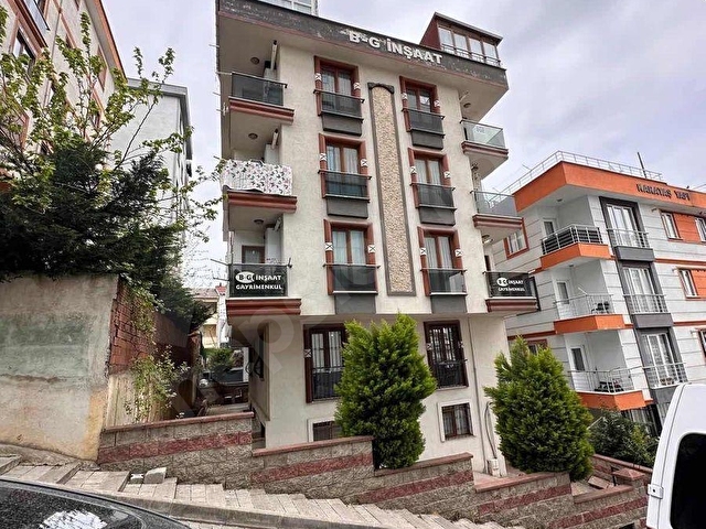 EMLAK STOREDAN EN ÜST KATTA BALKONLU KİRALIK 2+1 DAİRE - Görsel 2