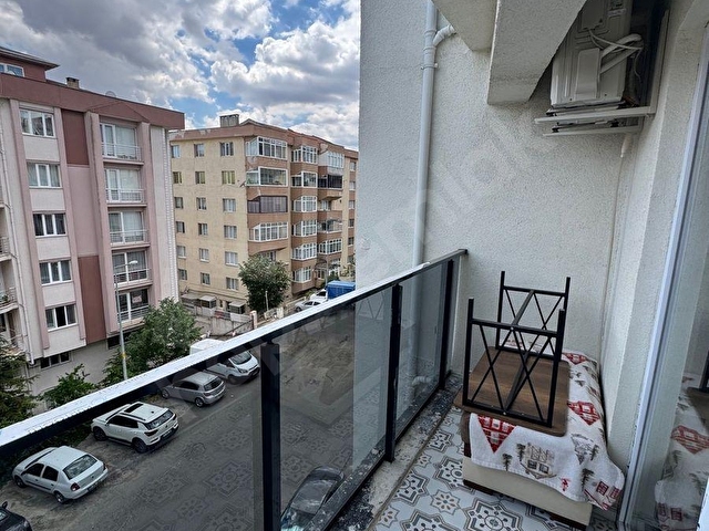 MUHİTTİN MAHALLESİ SİTE İÇİNDE ARA KAT YERDEN ISITMA BALKONLU 1+1 KLİMALI SIFIR DAİRE - Görsel 3