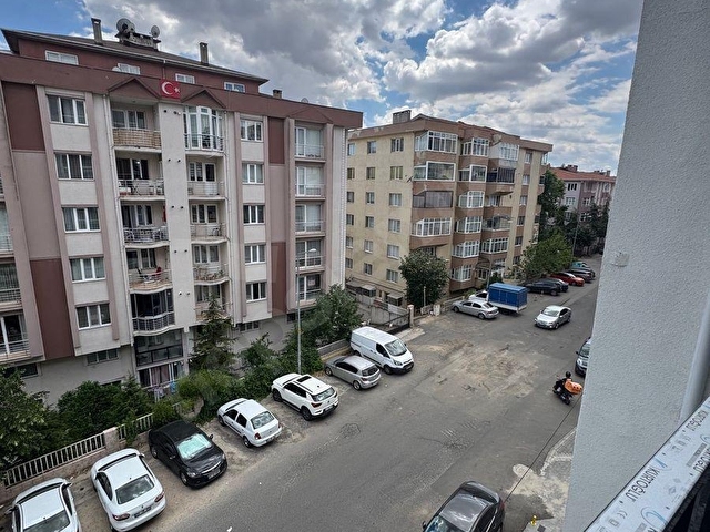 MUHİTTİN MAHALLESİ SİTE İÇİNDE ARA KAT YERDEN ISITMA BALKONLU 1+1 KLİMALI SIFIR DAİRE - Görsel 5