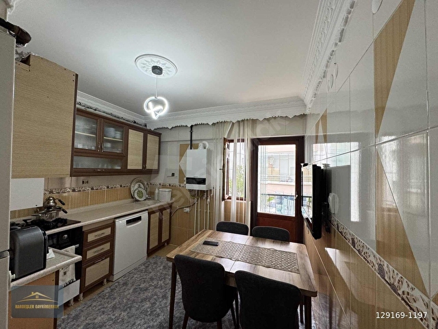 KARDEŞLERDEN 3+1 YÜKSEK GİRİŞ KAT KONUMLU MERKEZI KONUM