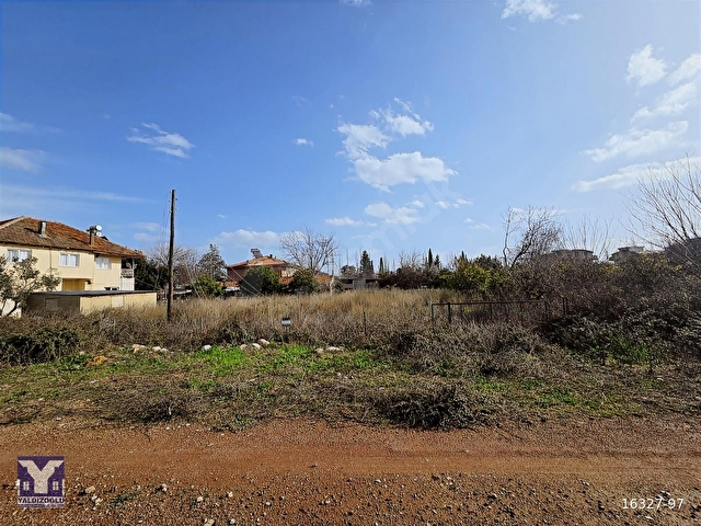 TOMALARDA SATILIK 700 M2 VİLLA ARSASI
