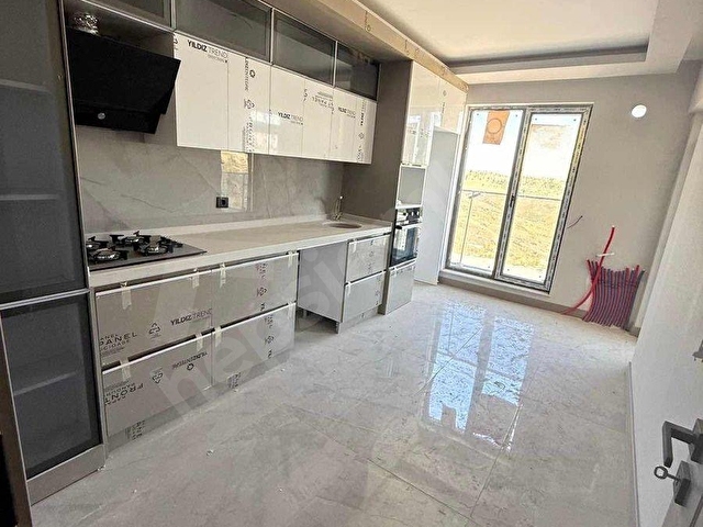 KARAKAYADA SIFIR CEPHELERİ AÇIK BULVAR YAKINI 3+1 DAİRE