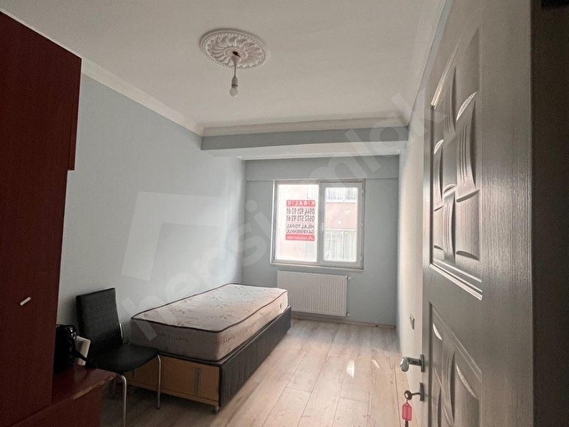 Hilal Topal Gayrimenkulden Çarşı merkezde 1+1 Eşyalı Kiralık Daire