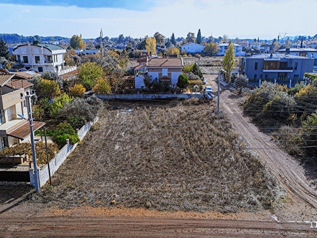 DÜZLERÇAMINDA 579 M2 KÖŞE PARSEL VİLLA ARSASI