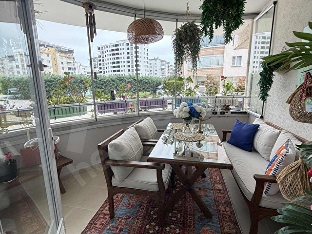 DURUŞEHİRDE HAVUZLU SİTE İÇİNDE GENİŞ KİLERLİ 2+1 SATILIK DAİRE