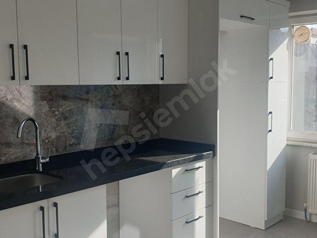 BAHÇELİEVLER MAHALLESİNDE İÇİ KOMPLE YENİLENEN SATILIK 2+1 DAİRE - Görsel 12